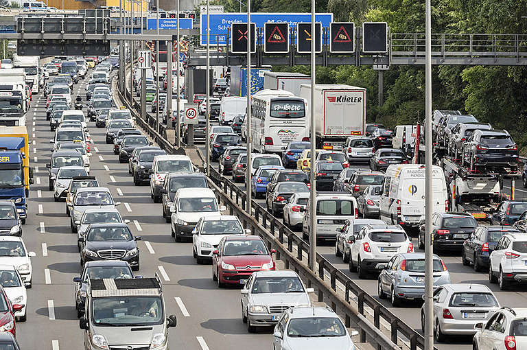 Onze samenleving moet afkicken van de auto!
