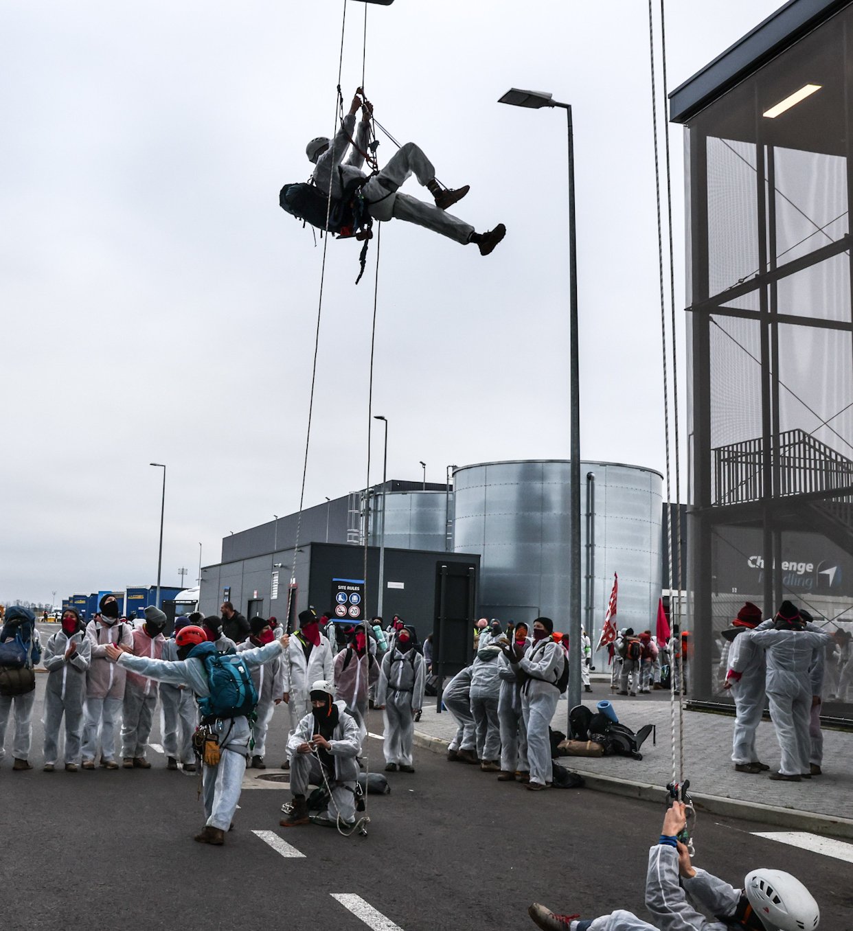 Code Rouge : 600 activistes bloquent Alibaba à l’aéroport de Liège