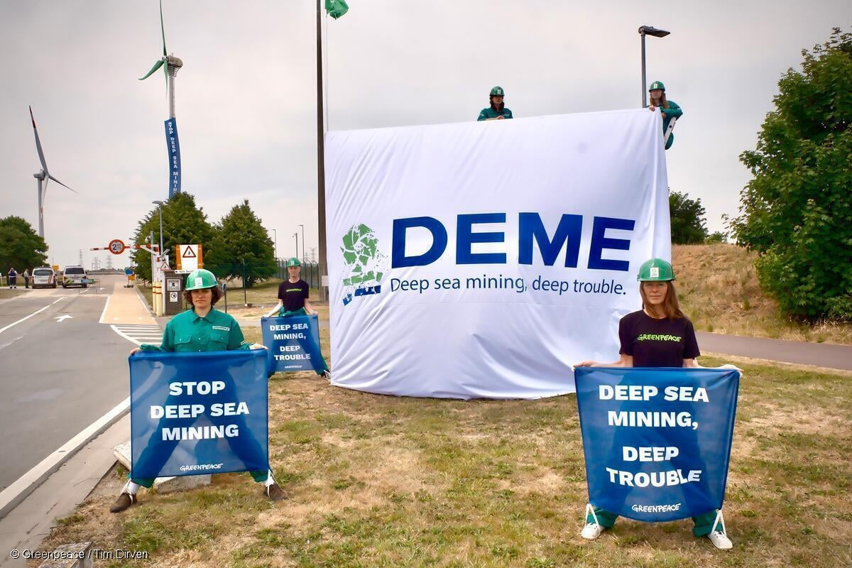 Assemblée générale de DEME : Greenpeace mène une action contre l’exploitation minière en eaux profondes