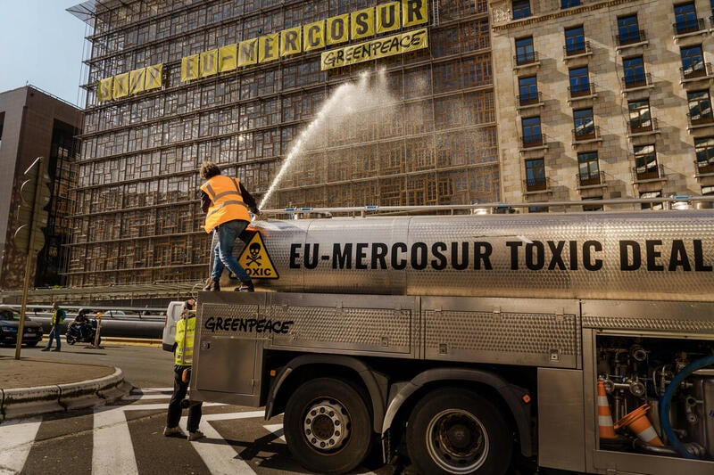 Réaction à l&rsquo;accord Mercosur : « De l&rsquo;huile sur le feu qui brûle déjà dans la forêt amazonienne »