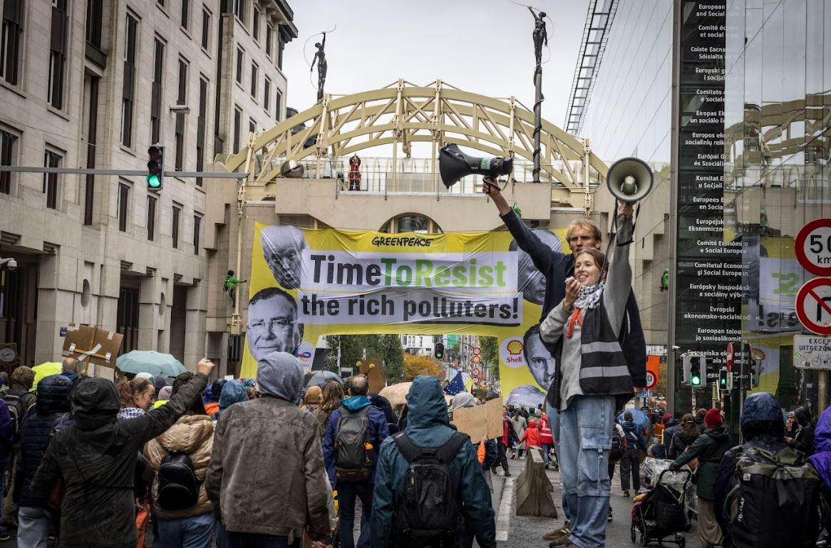 Ensemble dans la rue, pour nos droits et notre avenir !
