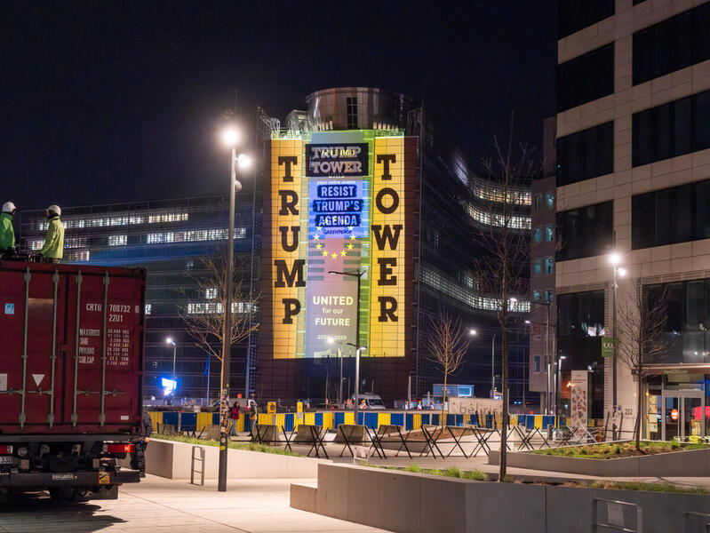 Greenpeace tovert Europese Commissie om in Trump Tower