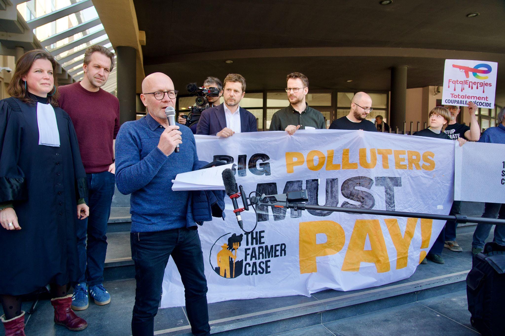 Farmer Case tegen TotalEnergies ontvankelijk verklaard: Een grote stap vooruit voor klimaataansprakelijkheid