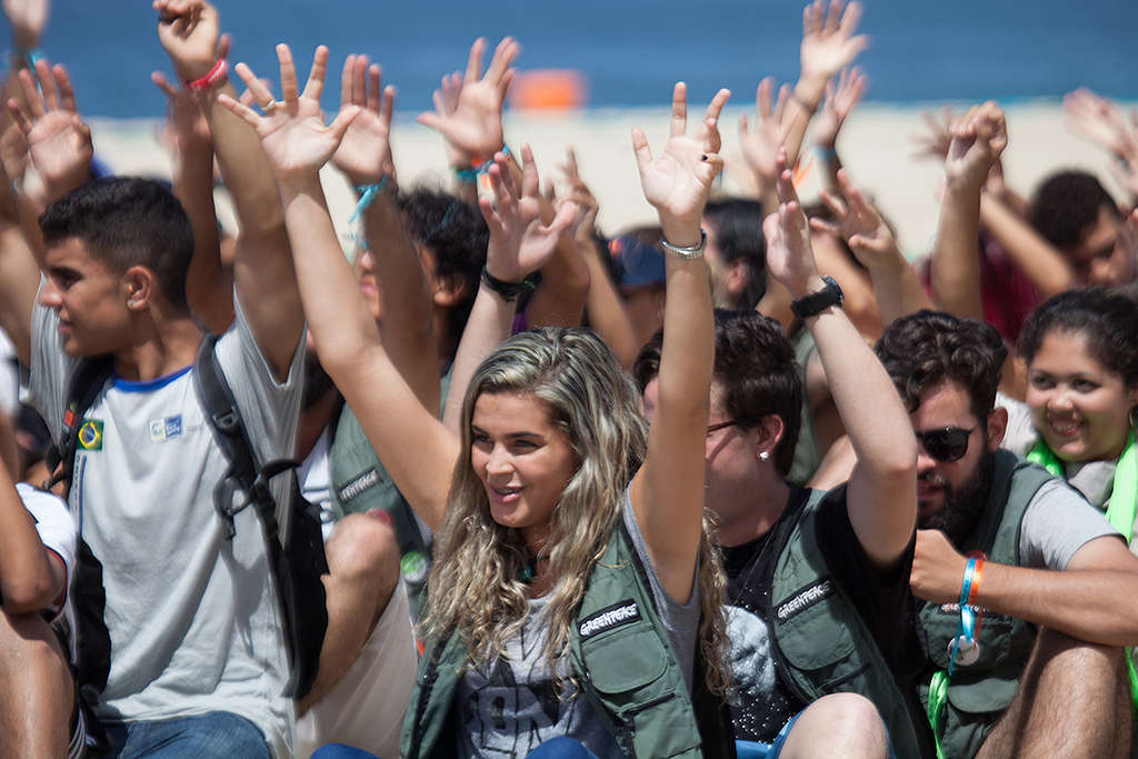 Banner Humano Defenda os Corais da Amazônia em Copacabana. 