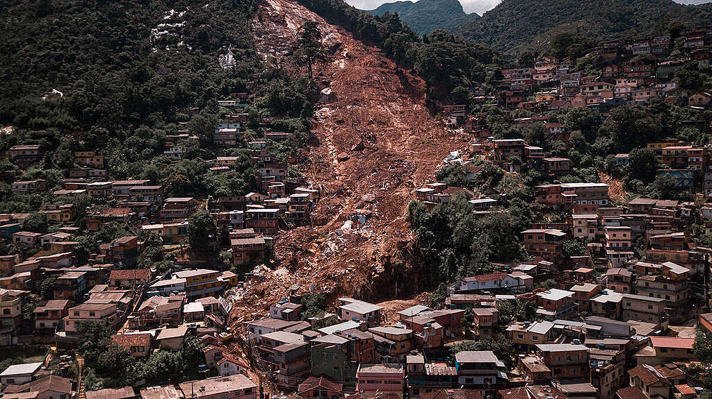 Storm Causes Landslides and Takes Hundreds of Lives in Petrópolis, Brazil. © Thomas Mendel / Greenpeace