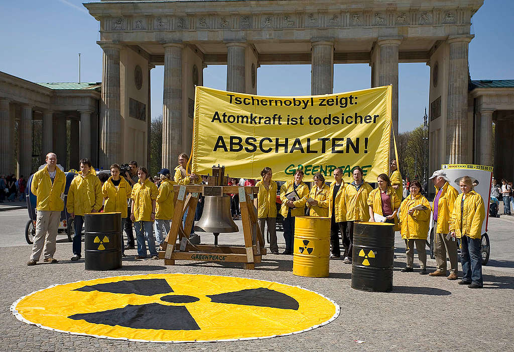 Protesto em Berlin, no 20º aniversário do acidente nuclear de Chernobyl.
