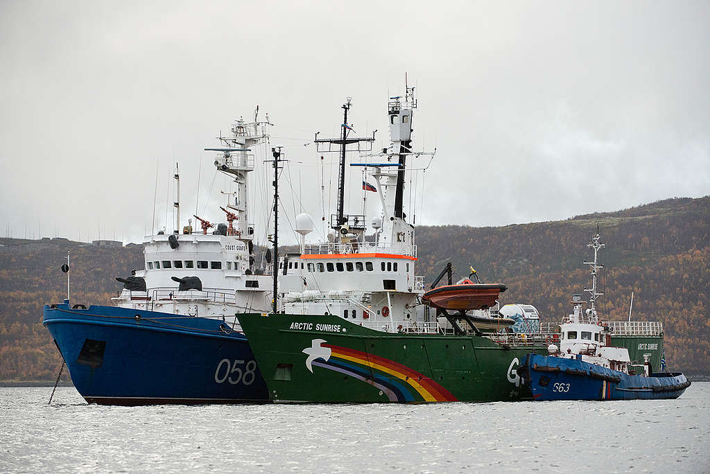 Navio Arctic Sunrise.