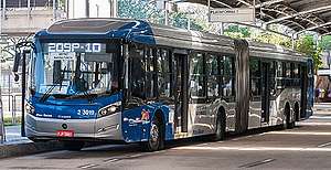 &Ocirc;nibus de S&atilde;o Paulo em terminal.