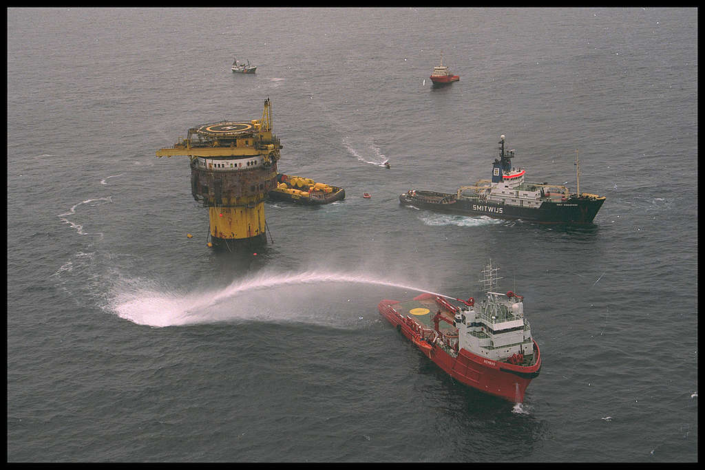 Ação na plataforma Brent Spar, no Mar do Norte.