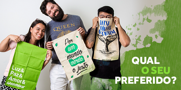 Pessoas do time do Greenpeace Brasil segurando os panos de prato exclusivos com um texto dizendo "qual o seu preferido?"