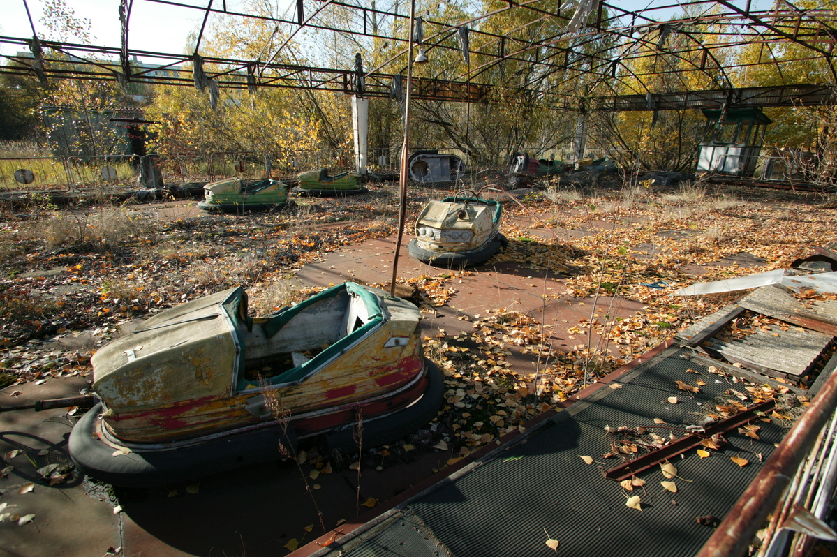 Ruínas de um parque de diversões me Pripyat, Ucrânia. Antes do acidente de Chernobyl, a cidade era um exemplo de orgulho da antiga União Soviética. Mais de 48 mil habitantes viviam lá, a menos de 3 km da usina. Hoje é uma cidade fantasma. © Greenpeace / Steve Morgan