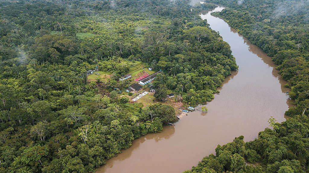 Rio dentro da Terra Indígena Karipuna