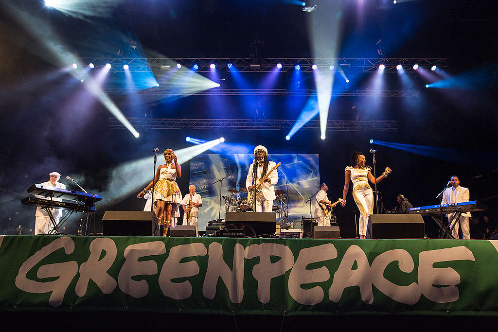 Music Stage at Glastonbury. © Rose  Sjölander / Greenpeace