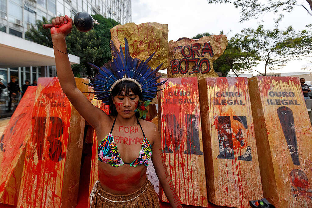 Protest Against Illegal Mining in Indigenous Lands in Brazil. © Diego Baravelli / Greenpeace