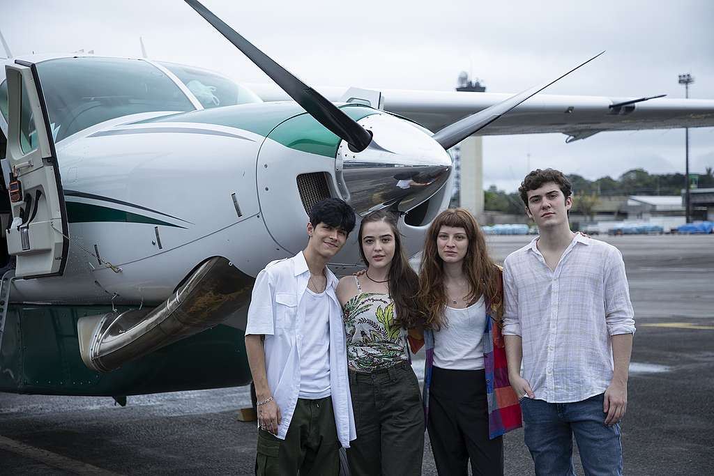 Giulia Gayoso, Bella Piero, JP Mota e Caio Manhente, Jacqueline Sato durante sobrevoo na Amazônia.  © Foto: Nilmar Lage/Greenpeace Brasil