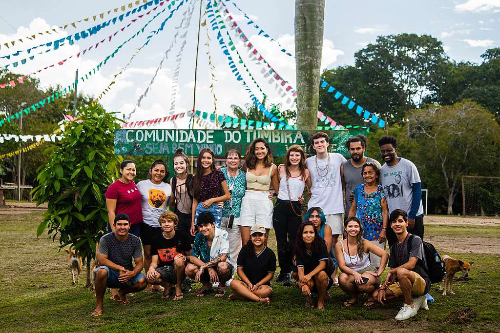 Giulia Gayoso, Bella Piero, JP Mota, Caio Manhente, Jacqueline Sato e a equipe do Greenpeace Brasil na comunidade do Tumbira.
