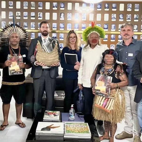 Lideranças indígenas e equipe do Greenpeace Brasil entrega abaixo-assinado "Pela Rejeição do Marco Temporal" Lideranças indígenas e equipe do Greenpeace Brasil entrega abaixo-assinado "Pela Rejeição do Marco Temporal"