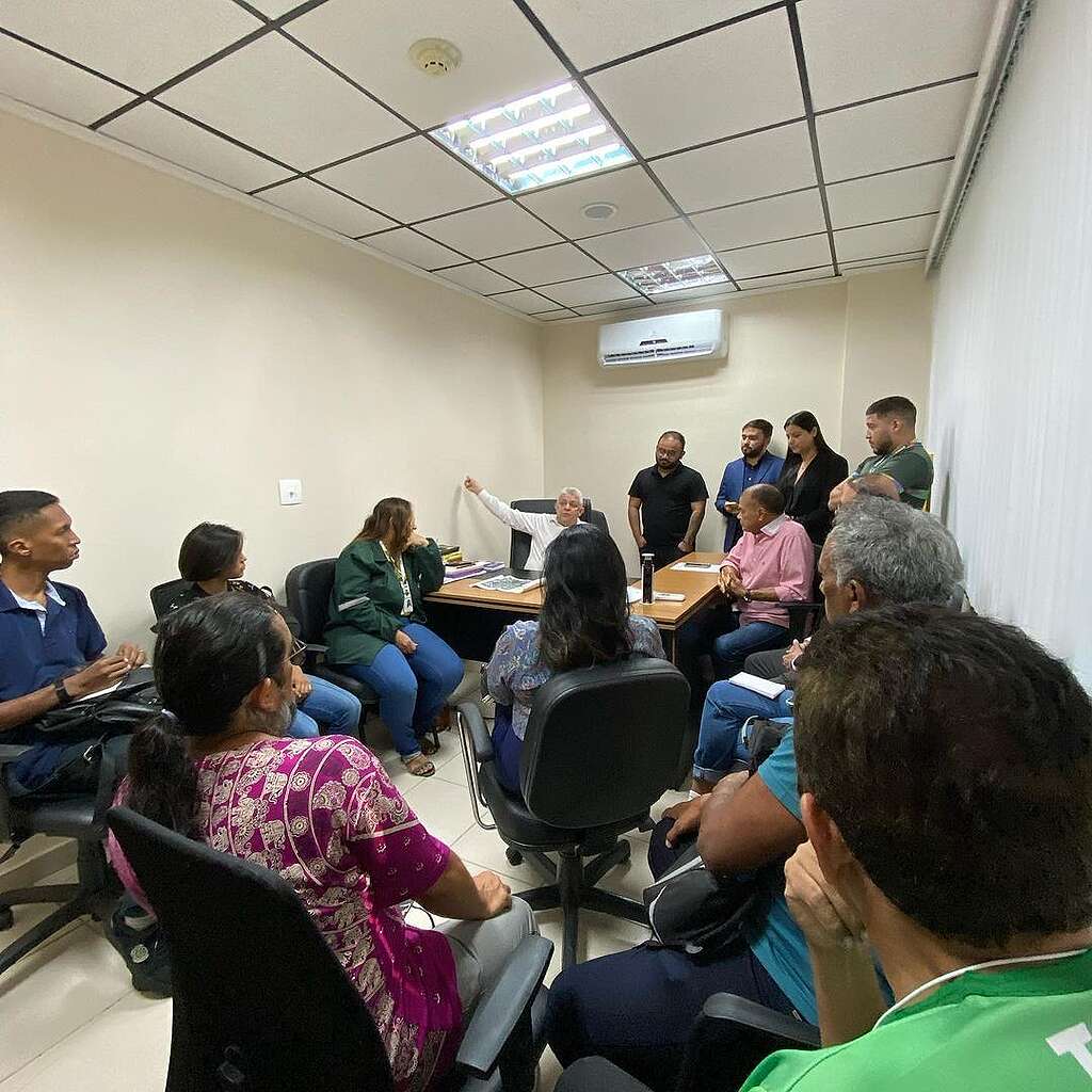 Fotografia de pessoas na Câmara Municipal de Manaus.