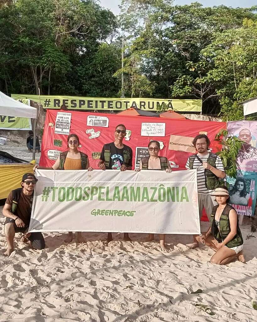 Fotografia de pessoas voluntárias em ação de conscientização Fotografia de pessoas voluntárias em ação de conscientização