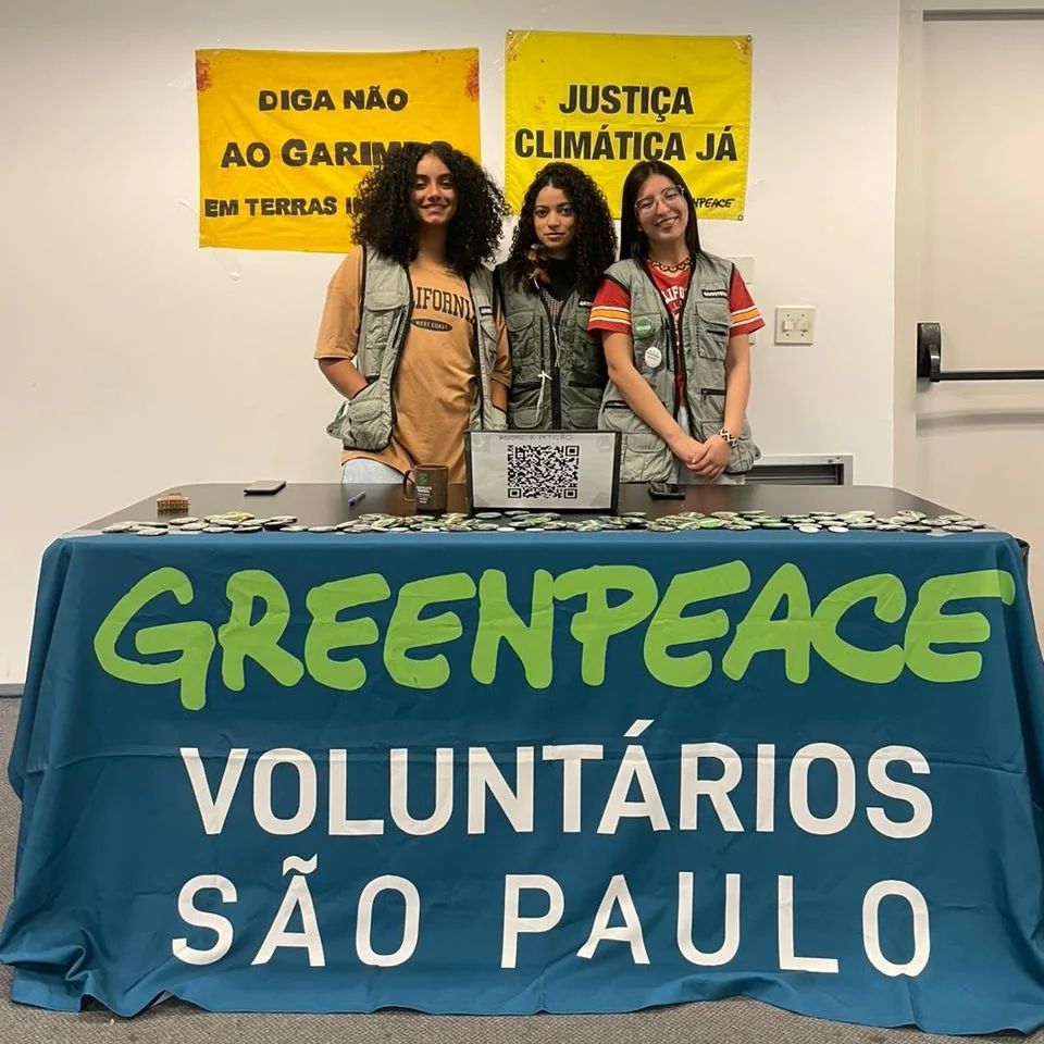 Fotografia de pessoas voluntárias em ação do Projeto Escola Fotografia de pessoas voluntárias em ação do Projeto Escola