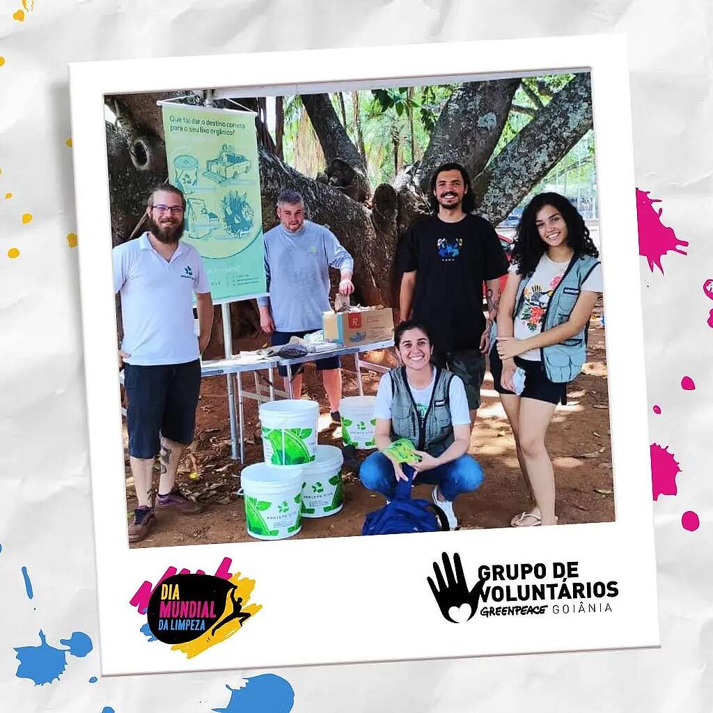 Arte com fotografia de pessoas voluntárias na praça Arte com fotografia de pessoas voluntárias na praça