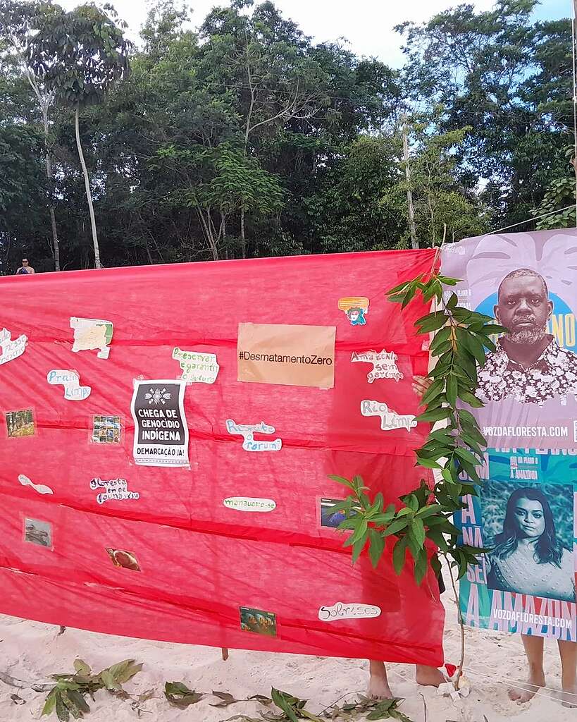 Fotografia de intervenção artística feita pelo grupo de voluntariado de Manaus, na praia. Fotografia de intervenção artística feita pelo grupo de voluntariado de Manaus, na praia.