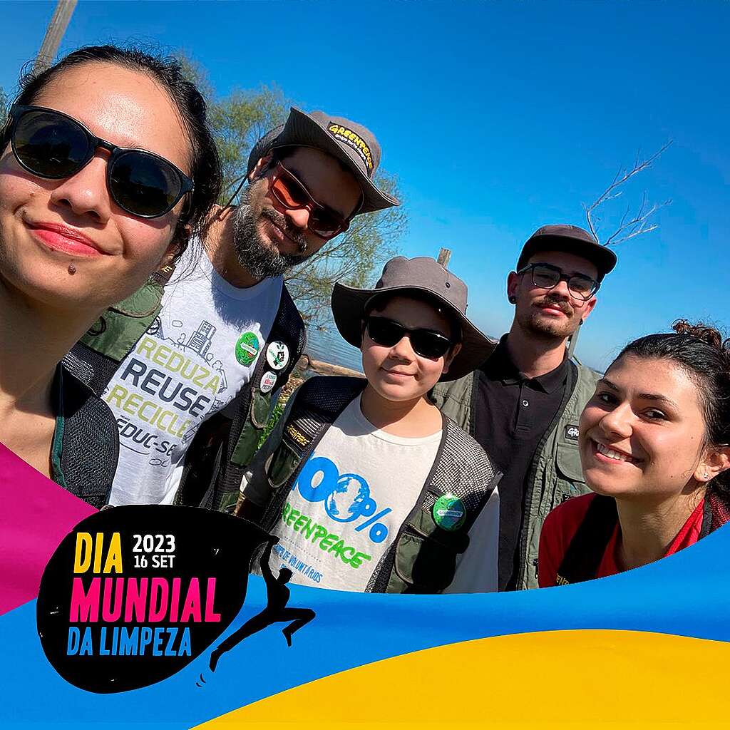 Fotografia de pessoas voluntárias em ação do Dia Mundial da Limpeza Fotografia de pessoas voluntárias em ação do Dia Mundial da Limpeza