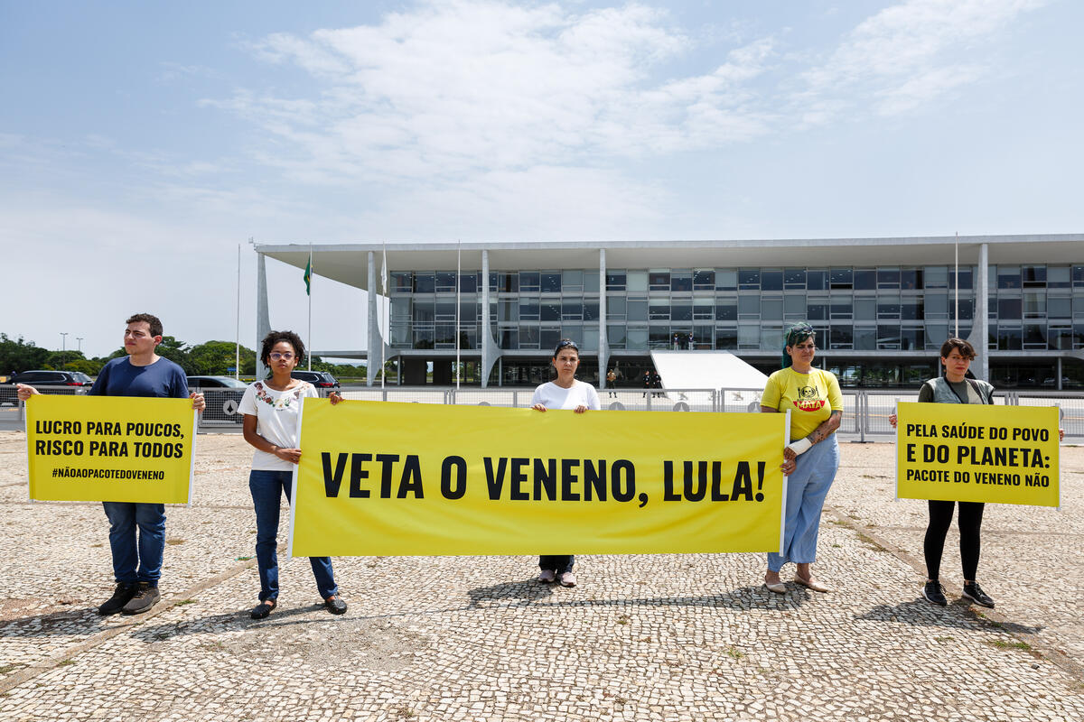 Protest against the Poison Bill in Brasília. © Otávio Almeida / Greenpeace Protest against the Poison Bill in Brasília. © Otávio Almeida / Greenpeace
