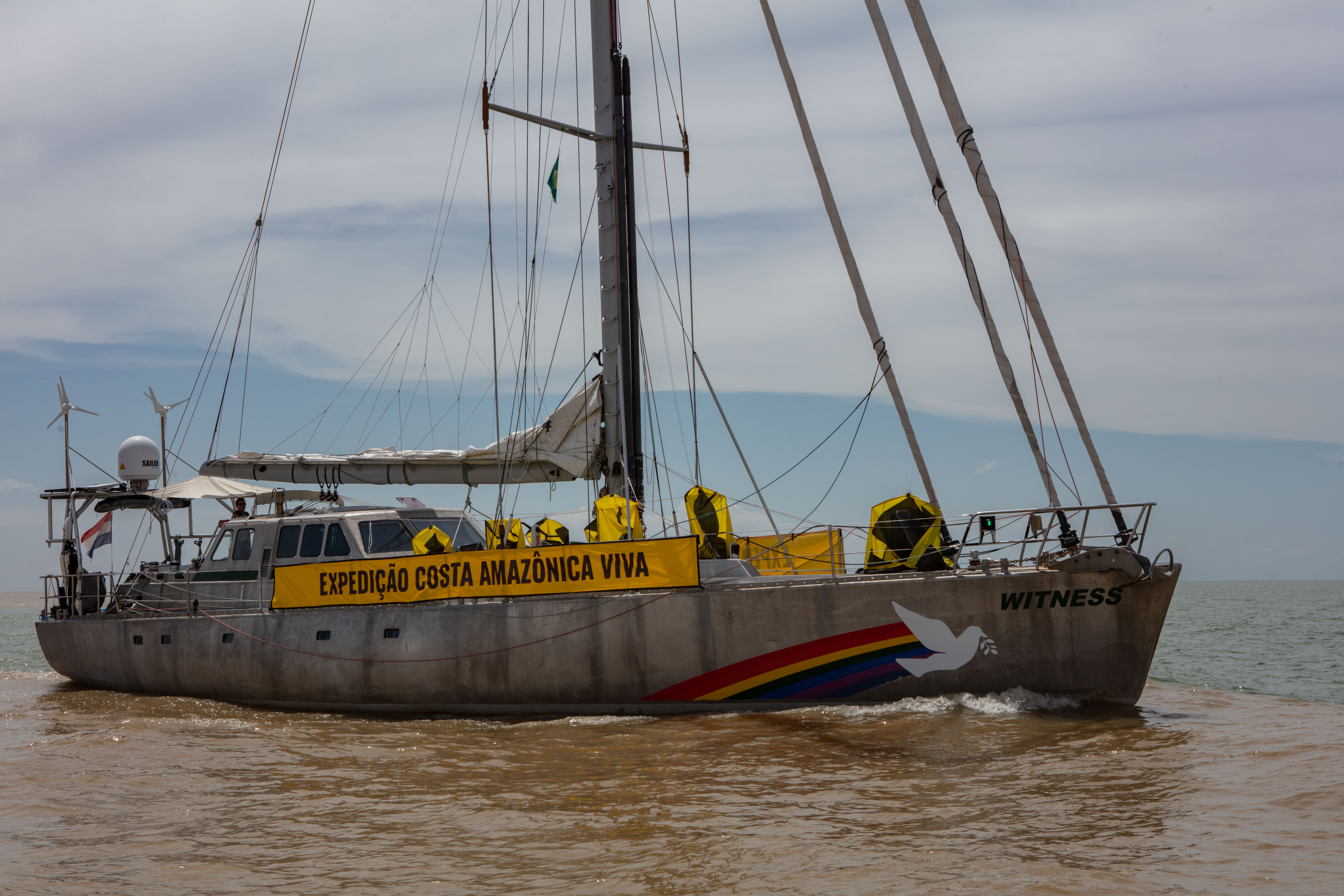 Como é viver em um veleiro navegando pela costa amazônica