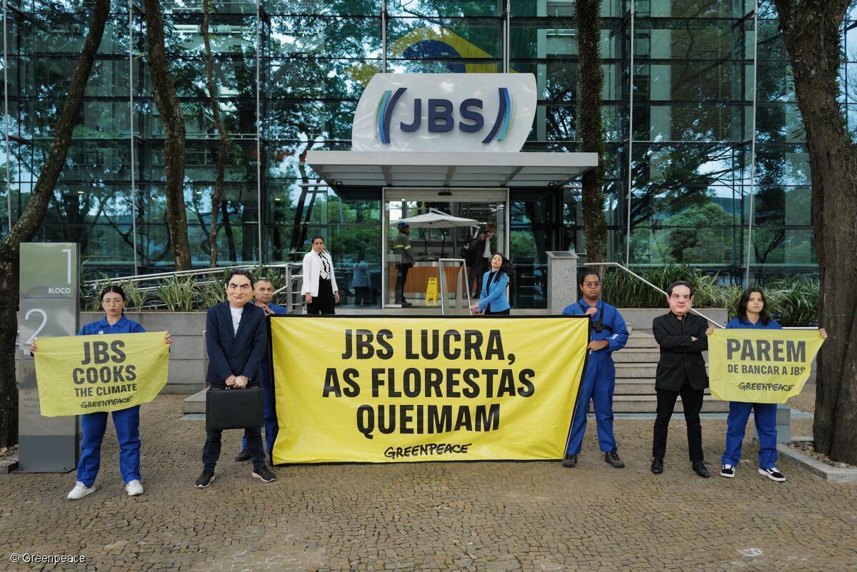 Manifestação pacífica na JBS: Justiça confirma que Greenpeace Brasil tem direito de protestar em defesa do meio ambiente