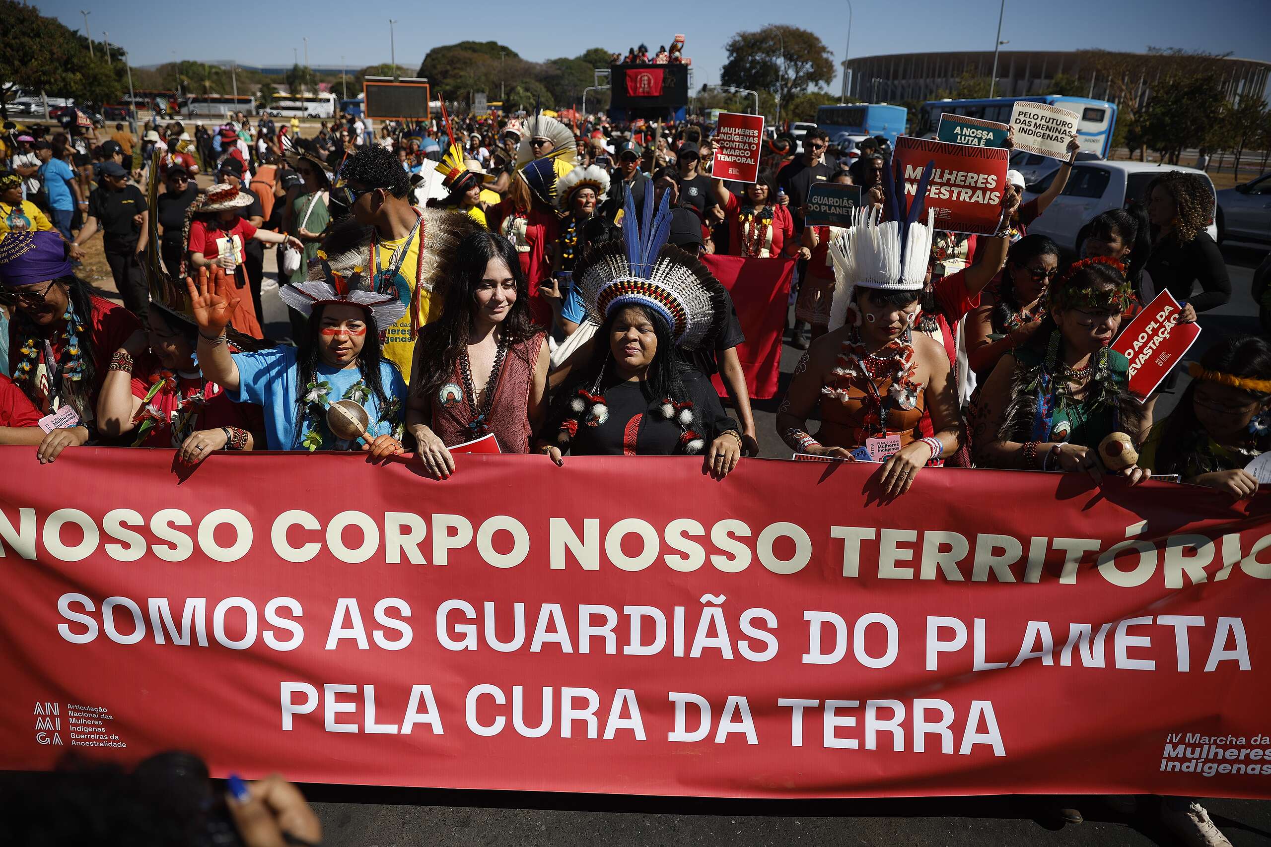 Marcha das Mulheres Indígenas: na linha de frente pela terra e pela vida