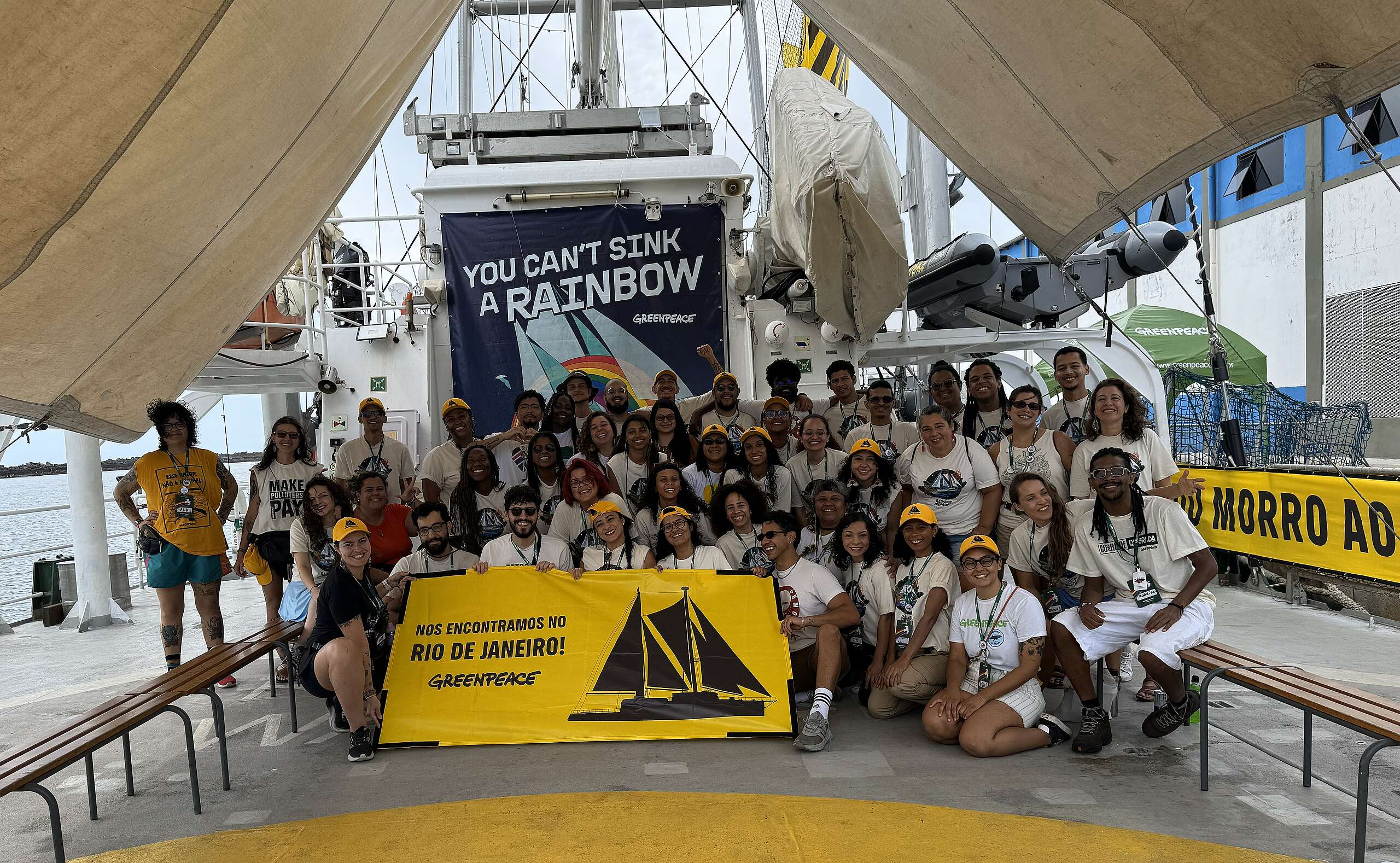 Mais um capítulo em um porto de luta e esperança no Rainbow Warrior