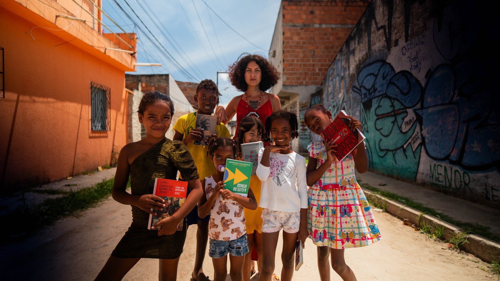 Rapper de Sergipe Priscila Neres transforma abandono e desigualdade em denúncia no videoclipe “Histórias Periféricas”