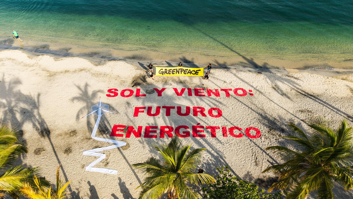 Intervention during Conference on Energy Transition in Santa Marta Beach, Colombia. © Sergio Calderón Cortés / Greenpeace