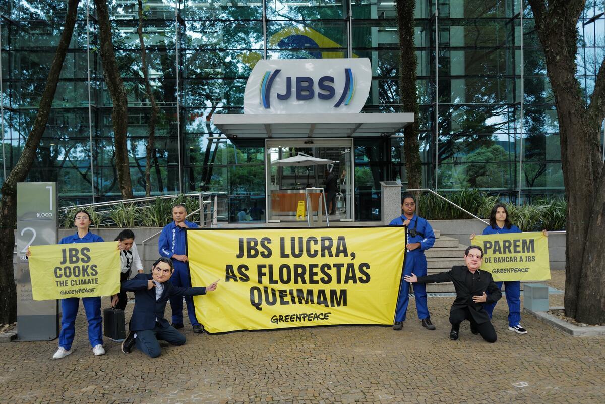 Protest against Amazon Devastation at JBS Headquarters in S&atilde;o Paulo. &copy; Greenpeace