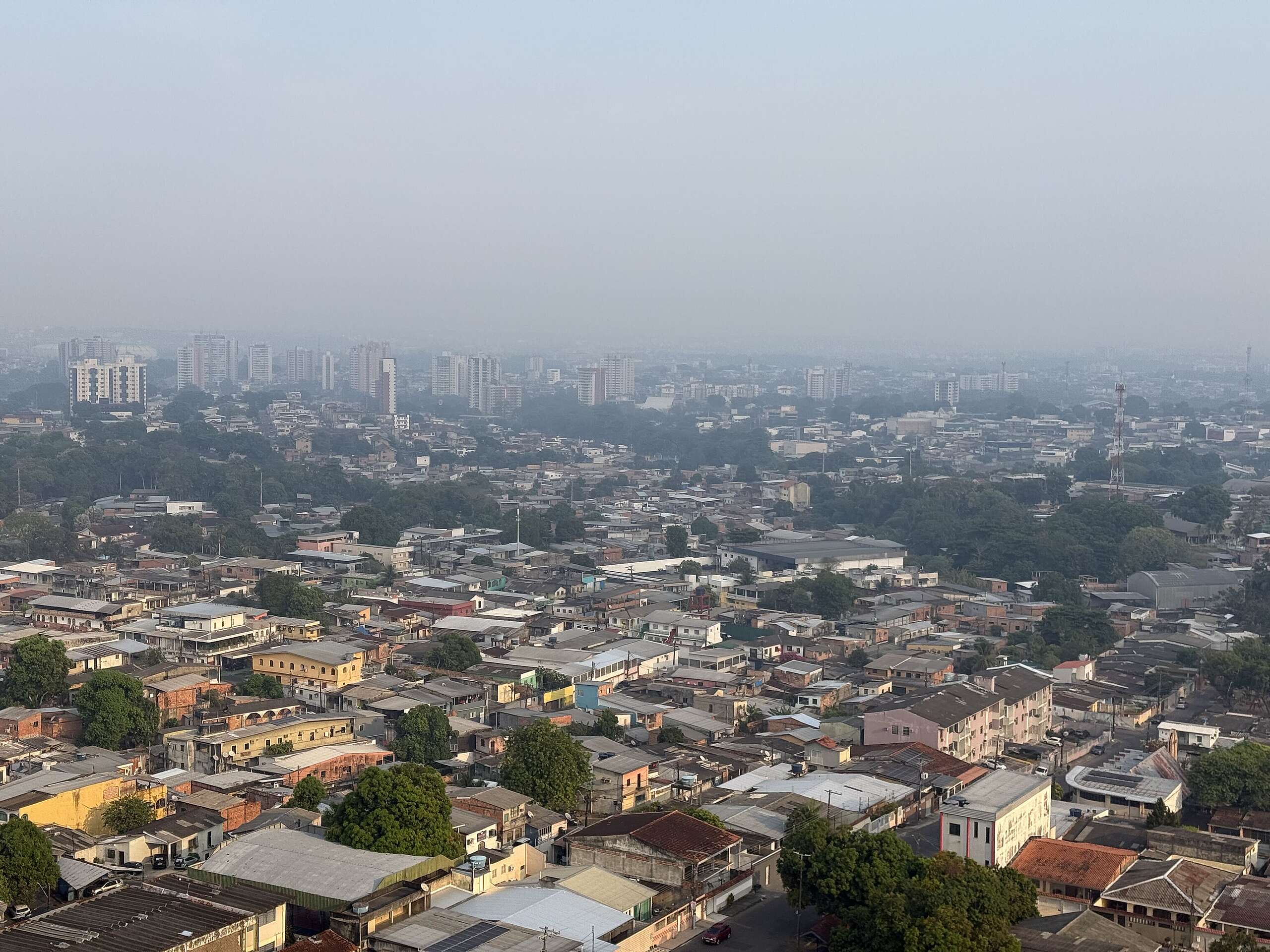 Céu de Manaus coberto por fumaça de queimadas em setembro de 2026