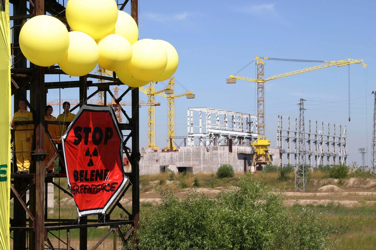 Action against Nuclear Plant in Bulgaria. © Rastislav Prochazka / Greenpeace