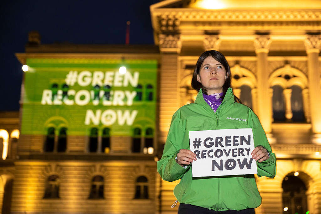 #GreenRecoveryNow! Demonstration in Switzerland. © Greenpeace / Ex-Press / Severin Nowacki