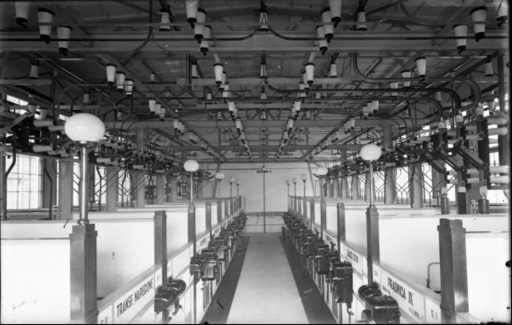 Разпределителни табла в EC1 през 1932 г. © Veolia Archives Разпределителни табла в EC1 през 1932 г. © Veolia Archives
