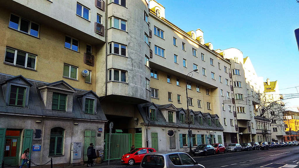 Развитие на нови жилищни сгради с уважение към съществуващите в кв. „Прага”