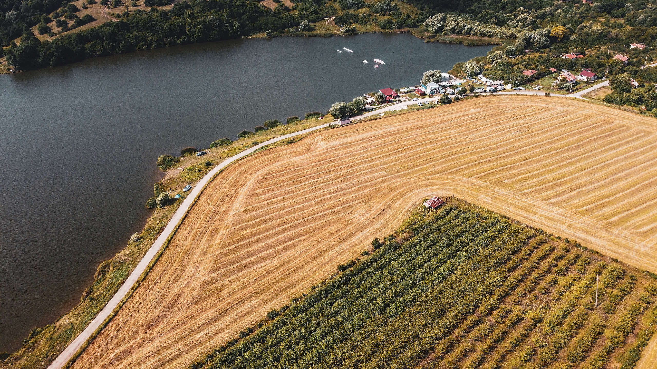 Изглед от въздуха към селски район в община Сливница, август 2020 Изглед от въздуха към селски район в община Сливница, август 2020