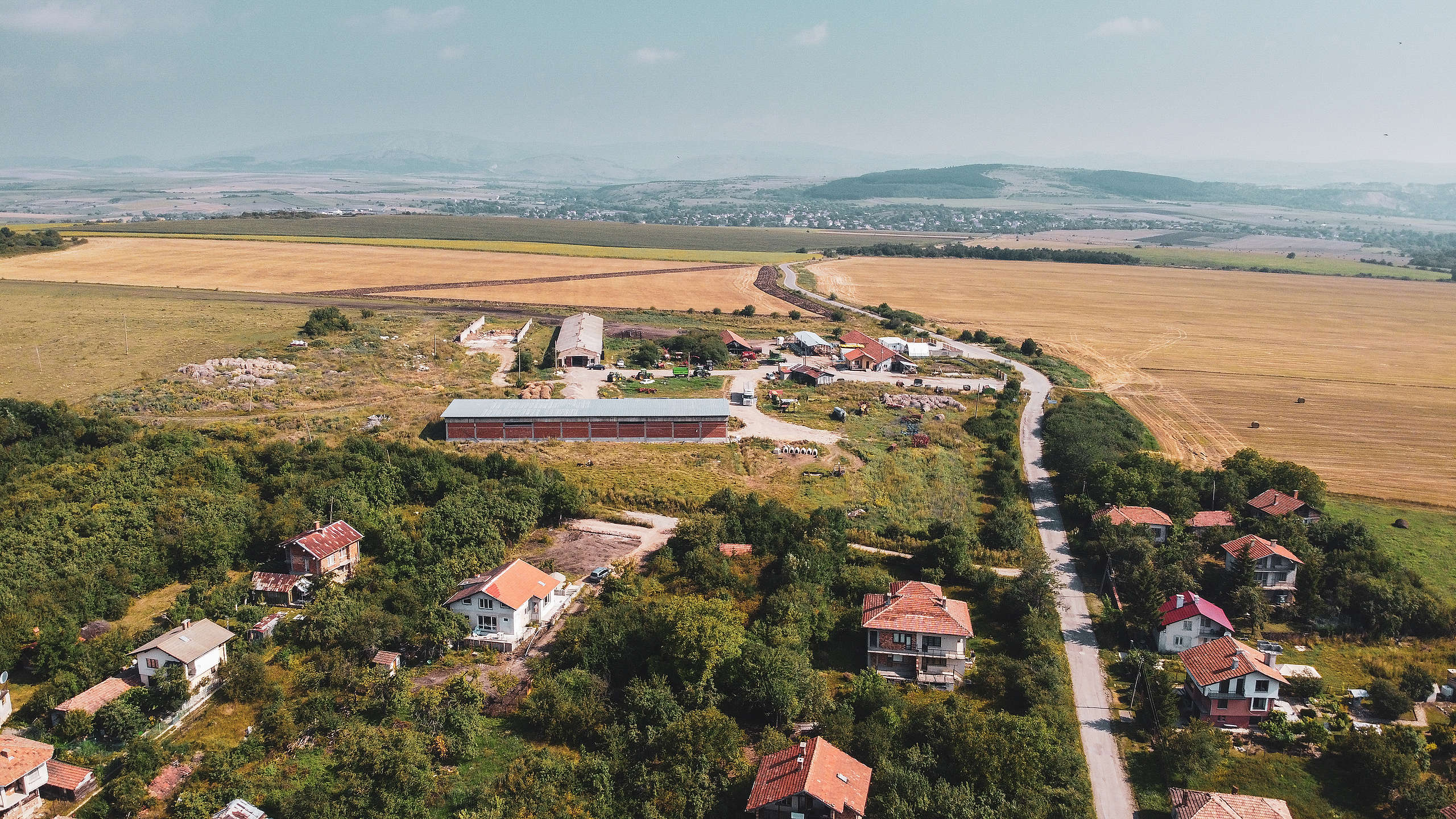 Изглед от въздуха към селски район в община Сливница, август 2020 Изглед от въздуха към селски район в община Сливница, август 2020