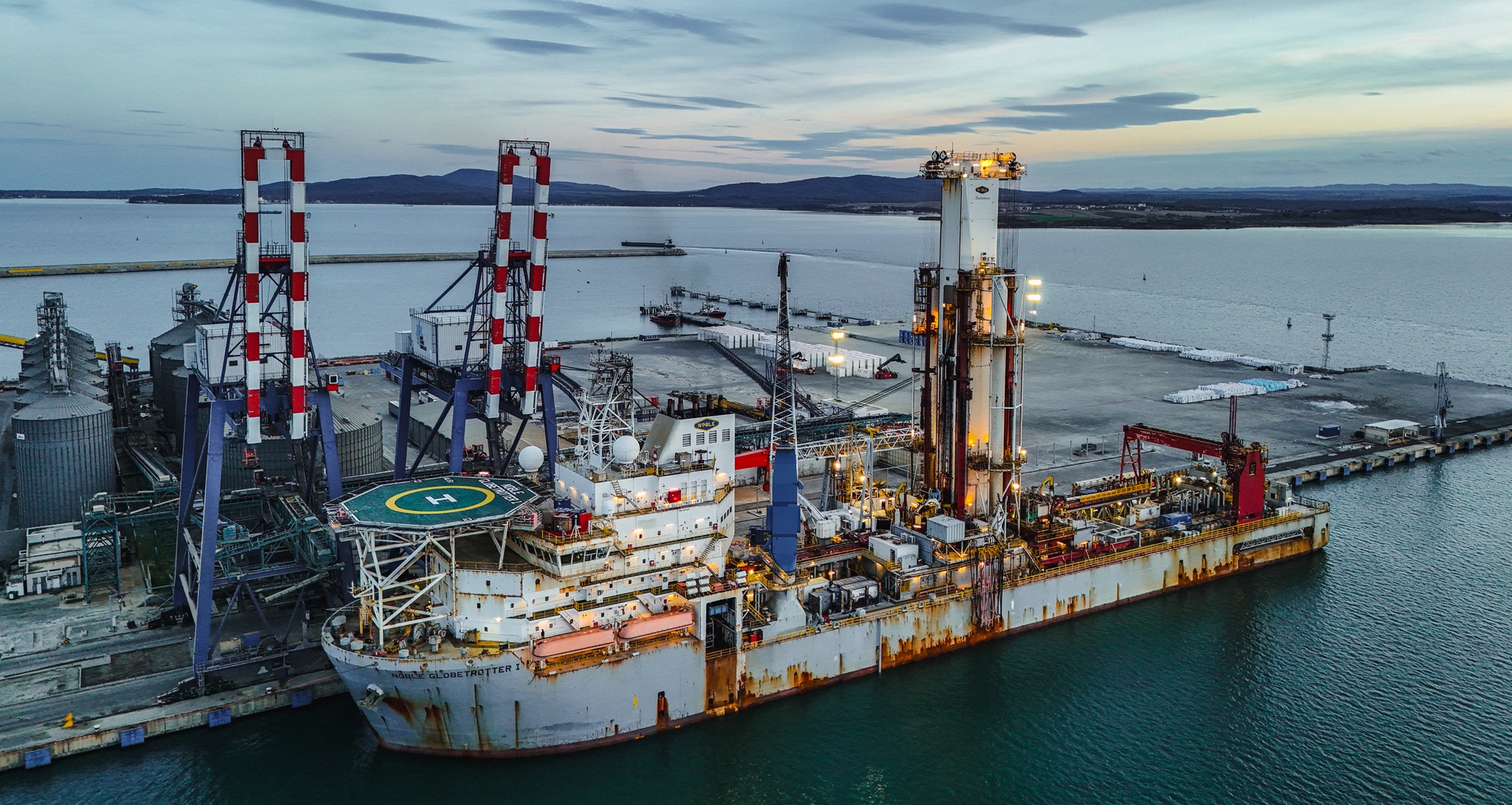 Корабът Noble Globetrotter дупчи дъното на Черно море: Защо това е опасна авантюра