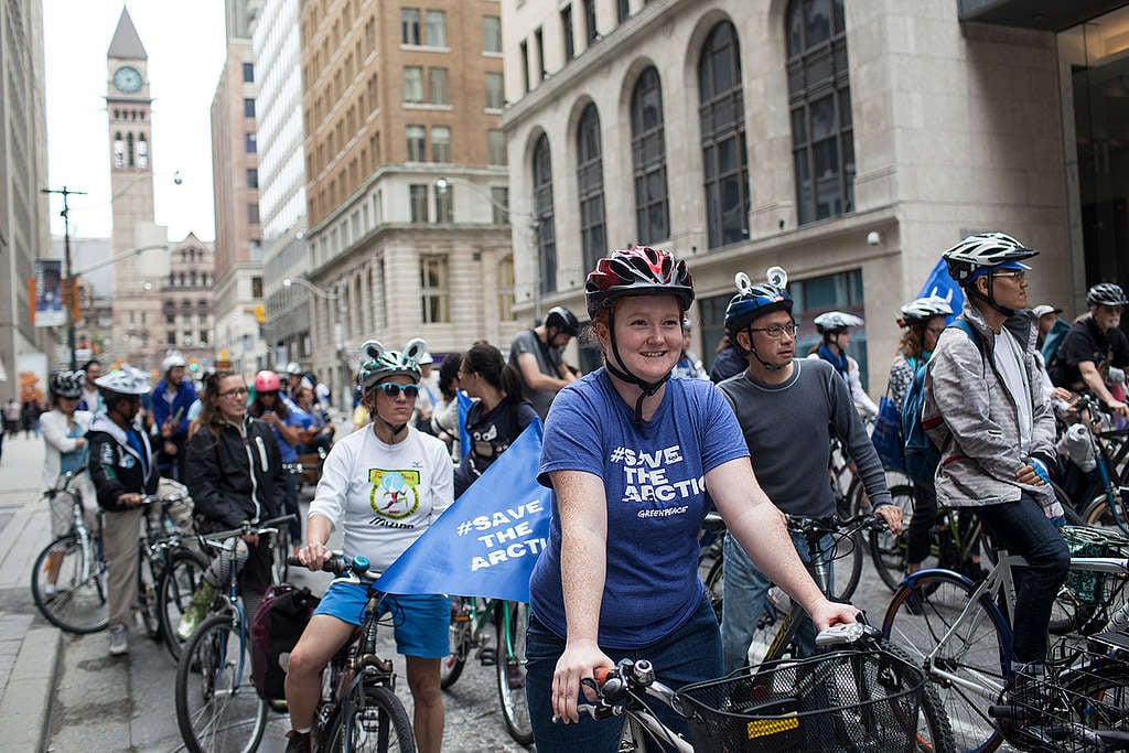 Save the Arctic Ice Ride in Toronto. © Brett Gundlock Save the Arctic Ice Ride in Toronto. © Brett Gundlock