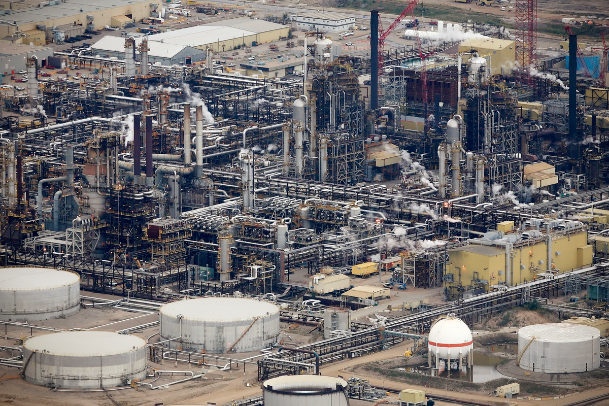 Oil Refinery in the Alberta Tar Sands. © John Woods