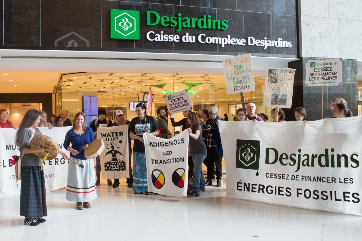 Divest The Globe Protest at Desjardins Bank in Montreal. © Jacques Lebleu / Greenpeace