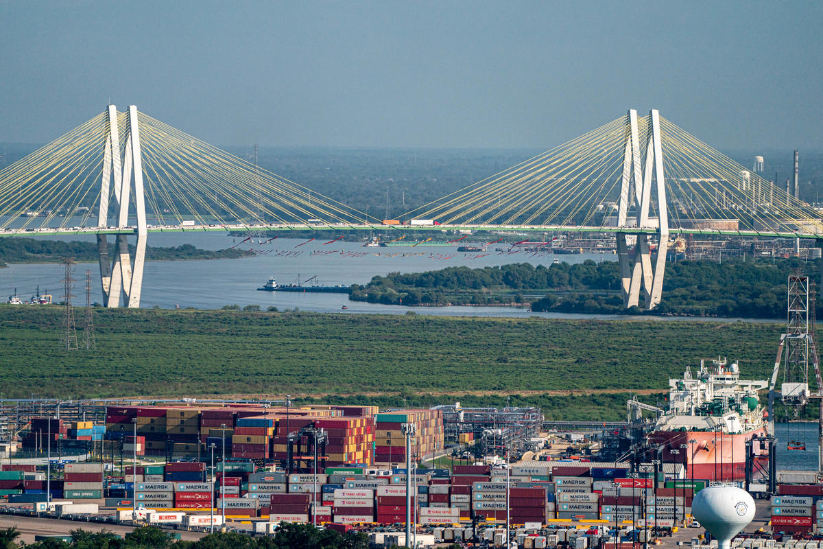 Aerial View Of Ship Channel Blockade. © Greenpeace