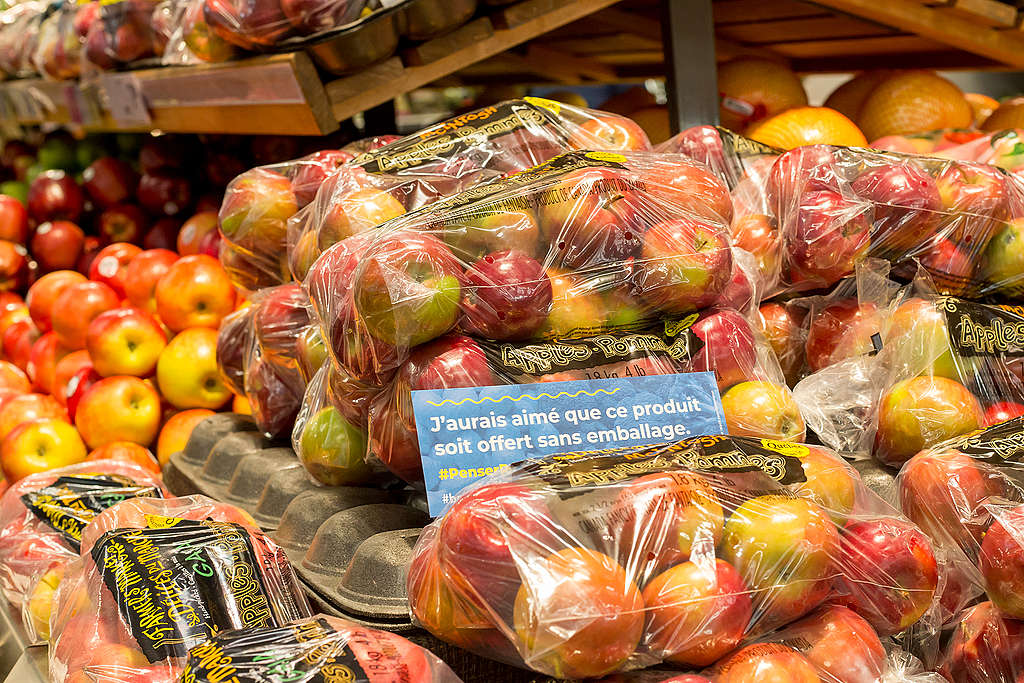 Plastique jetable vendu comme “réutilisable” : on ne laisse pas passer !