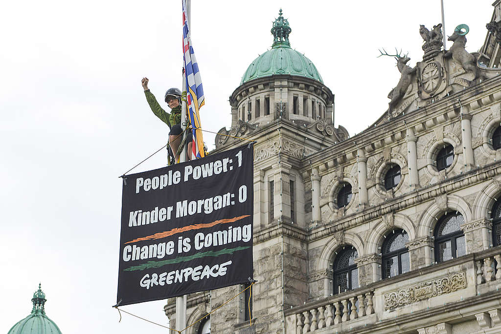 Action at British Columbia Parliament to Deliver Message to Greens and NDP Parties. © Keri Coles / Greenpeace