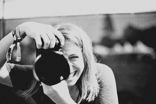 Keri Coles with her camera (Copyright kericoles.com)